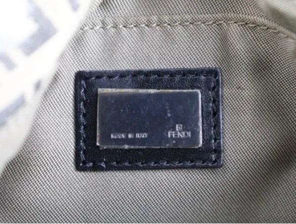 「JL精品代購」9新 FENDI 奶茶拼黑胖丁法棍-12