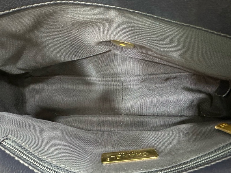 Chanel香奈爾深藍晶片19bag中號 原始成色非常好 包型好 大小適中 25 x 7.5 x 15.5-7