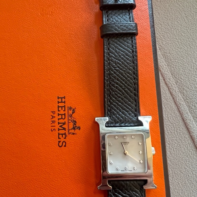 近全新二手-HERMÈS 愛馬仕鑽石珍珠母貝錶-2