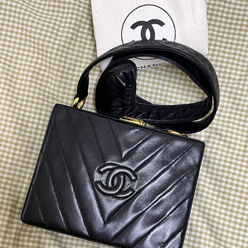 香奈兒 CHANEL Vintage 中古包 稀有V紋黑色羊皮斜背老香 古董包-0
