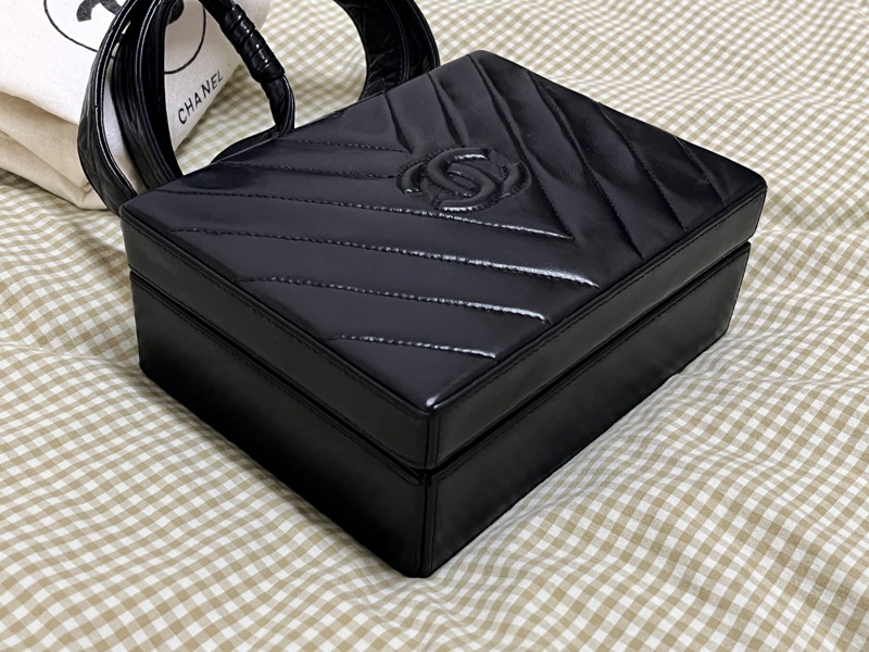 香奈兒 CHANEL Vintage 中古包 稀有V紋黑色羊皮斜背老香 古董包-1
