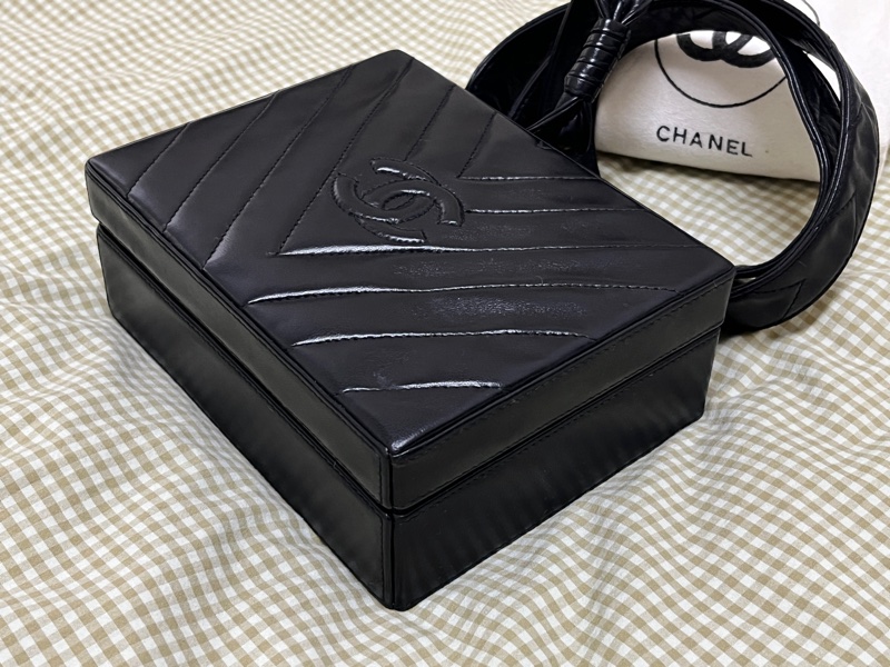 香奈兒 CHANEL Vintage 中古包 稀有V紋黑色羊皮斜背老香 古董包-2