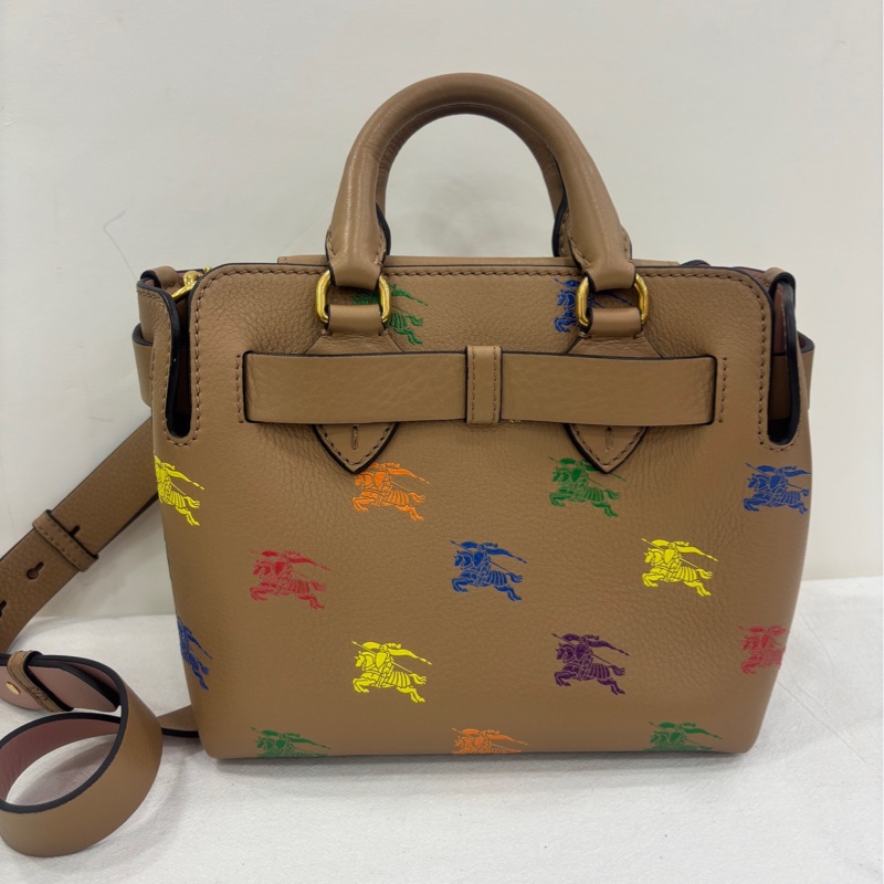 BURBERRY博柏利立方包，棕色配彩色戰馬圖案，尺寸中等，適合日常使用-1