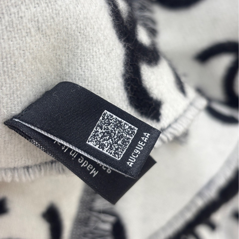 Chanel 香奈兒雙c滿印logo黑白圍巾-2