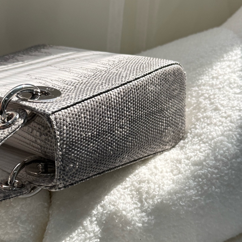 (台灣購證🇹🇼全配)全新 lady Dior 喜馬拉雅原色蜥蜴皮黛妃包 專櫃約五十萬-4