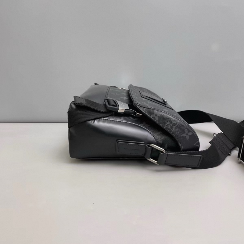 LV路易威登voyager系列男士黑老花郵差包-2