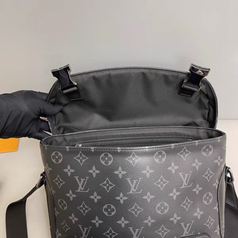 LV路易威登voyager系列男士黑老花郵差包-5