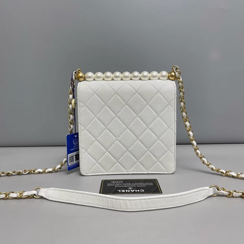 Chanel香奈兒 白色全皮菱格珍珠鏈條包-1