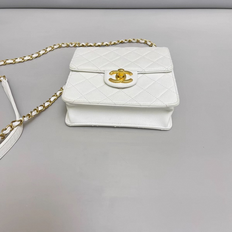 Chanel香奈兒 白色全皮菱格珍珠鏈條包-3