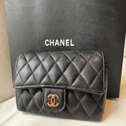 《Chanel》香奈兒WOC Mini牛皮鏈條小包/手機包