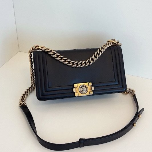 香奈兒/Chanel Leboy 黑金牛皮中號 浮雕字母logo鏈條包-0