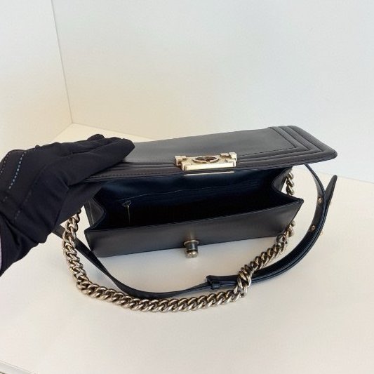香奈兒/Chanel Leboy 黑金牛皮中號 浮雕字母logo鏈條包-9