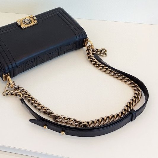 香奈兒/Chanel Leboy 黑金牛皮中號 浮雕字母logo鏈條包-10