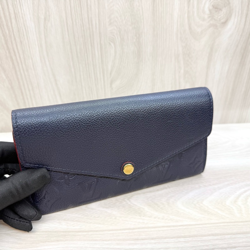 LV海軍藍牛皮壓紋滾紅邊信封式長夾M62125-10