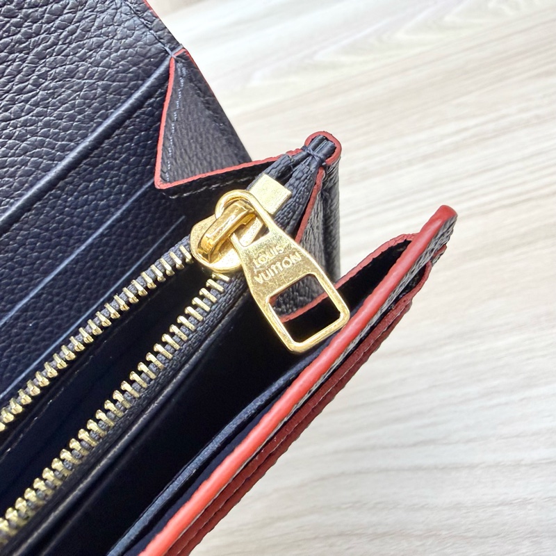LV海軍藍牛皮壓紋滾紅邊信封式長夾M62125-13
