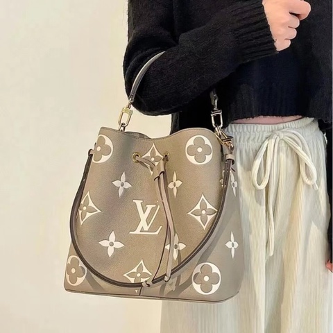 LV斑鳩灰牛皮NeonoeMM抽繩水桶包M45555