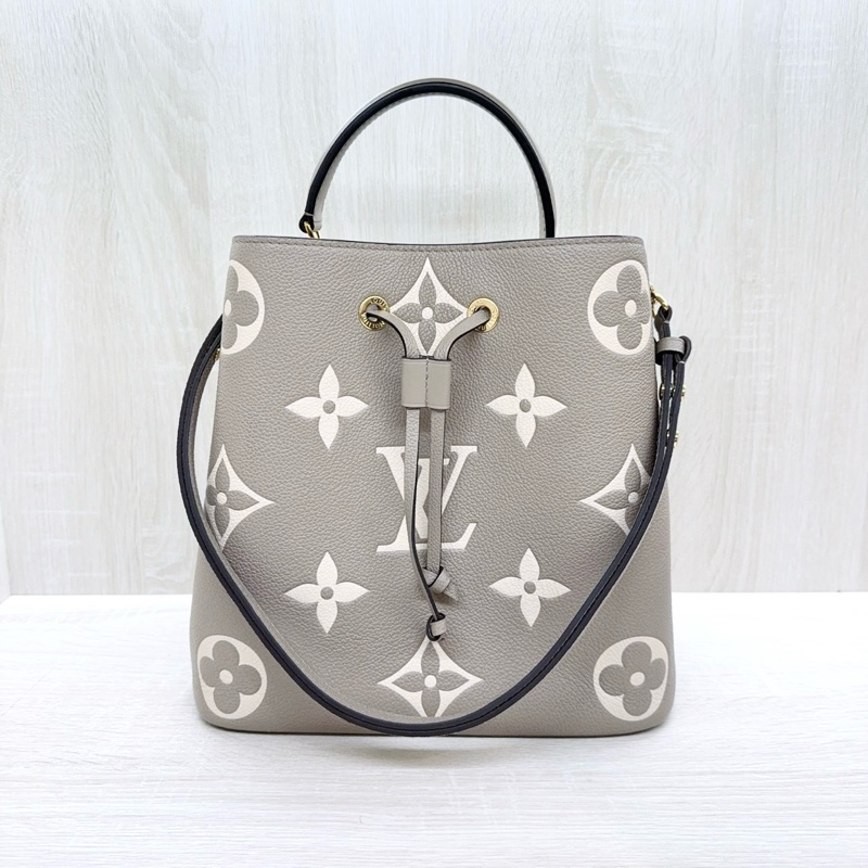 LV斑鳩灰牛皮NeonoeMM抽繩水桶包M45555-1