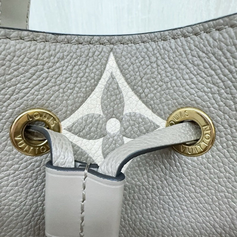 LV斑鳩灰牛皮NeonoeMM抽繩水桶包M45555-13