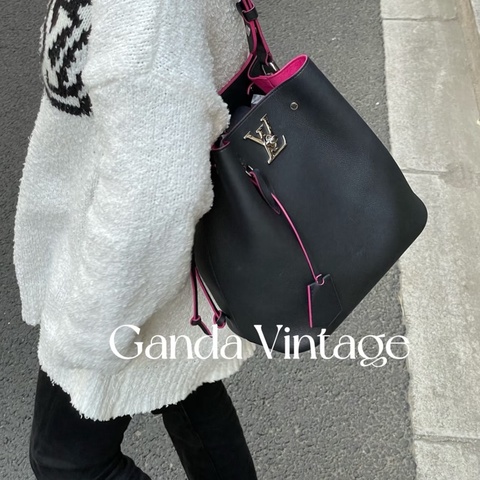 LV 黑牛皮桃紅內裡 LOCKME銀釦束口水桶包M54677