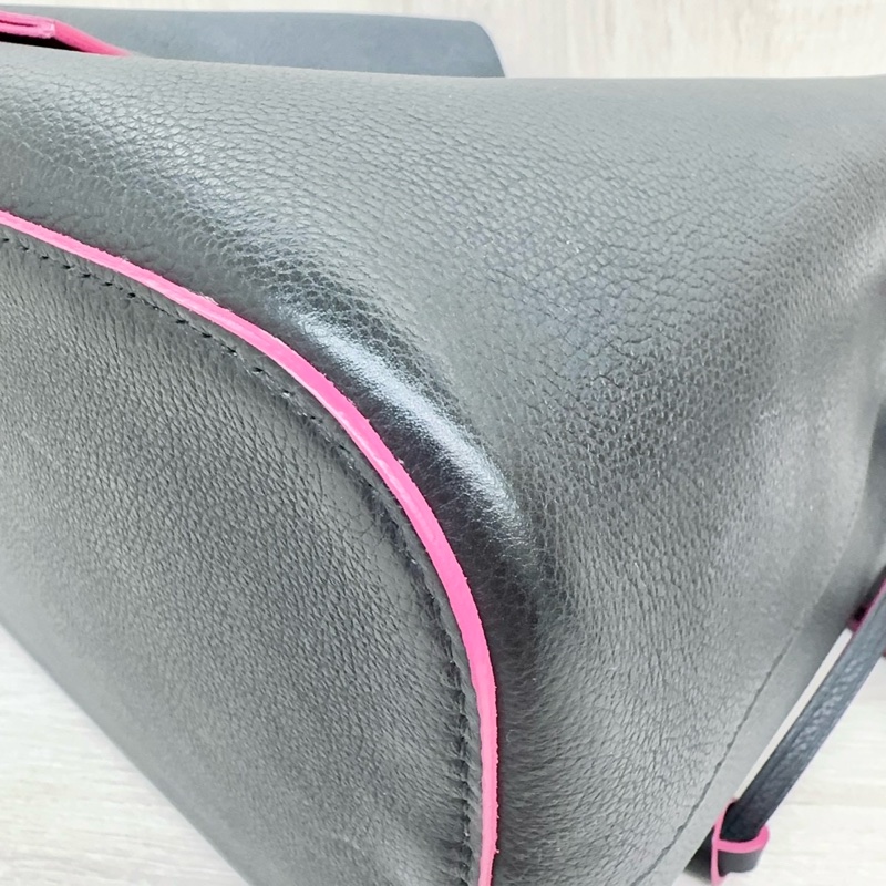 LV 黑牛皮桃紅內裡 LOCKME銀釦束口水桶包M54677-12