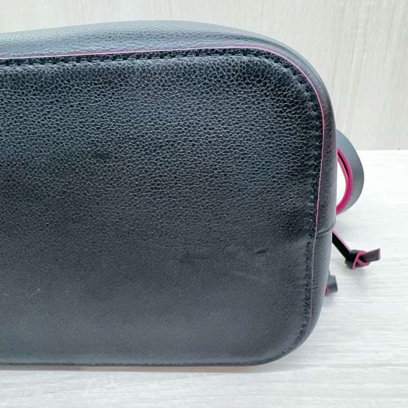 LV 黑牛皮桃紅內裡 LOCKME銀釦束口水桶包M54677-16