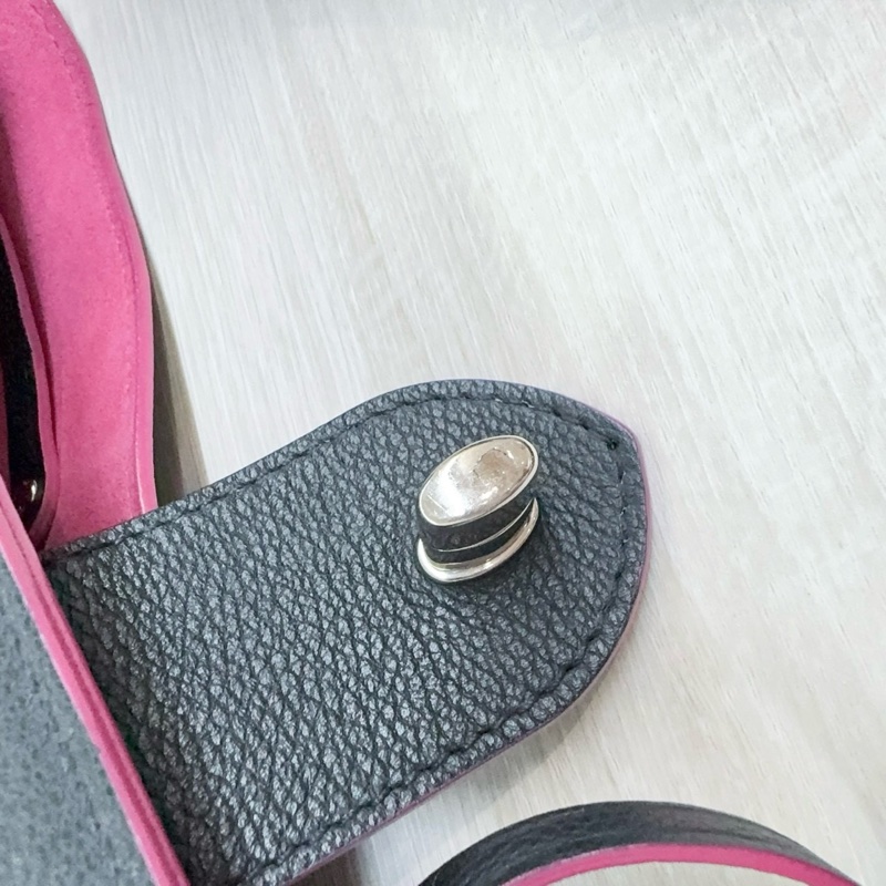 LV 黑牛皮桃紅內裡 LOCKME銀釦束口水桶包M54677-27