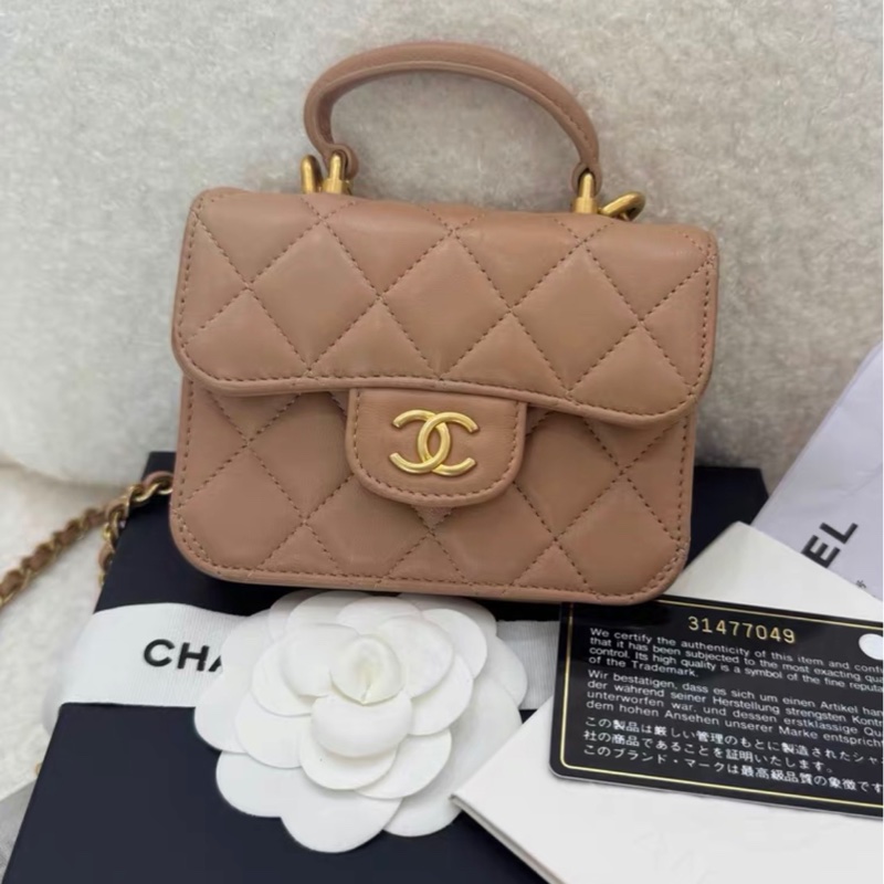 【97新✨ 全網最低價】 Chanel mini woc 奶茶色 金扣 手柄 羊皮 斜挎包 王心凌同款(下單前先詢問庫存❗️)-0