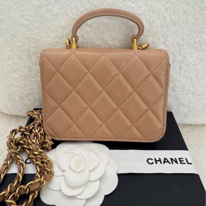 【97新✨ 全網最低價】 Chanel mini woc 奶茶色 金扣 手柄 羊皮 斜挎包 王心凌同款(下單前先詢問庫存❗️)-1