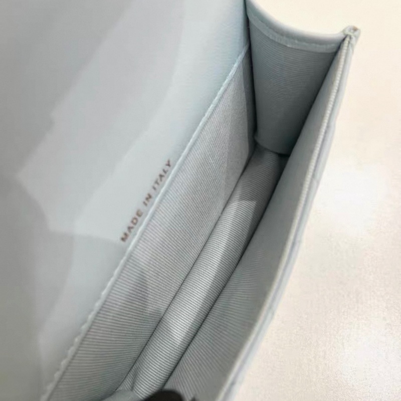 【96新✨ 全網最低價】 Chanel mini woc 天藍色 金扣 手柄 羊皮 斜挎包 王心凌同款(下單前先詢問庫存❗️)-9