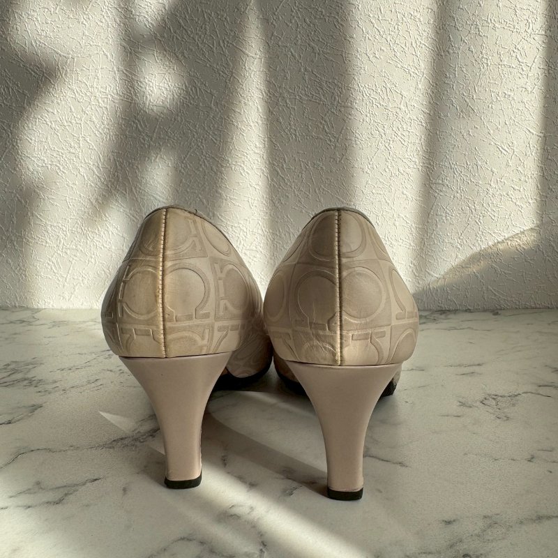 🎉優雅高級 Ferragamo 米白色LOGO高跟鞋-2