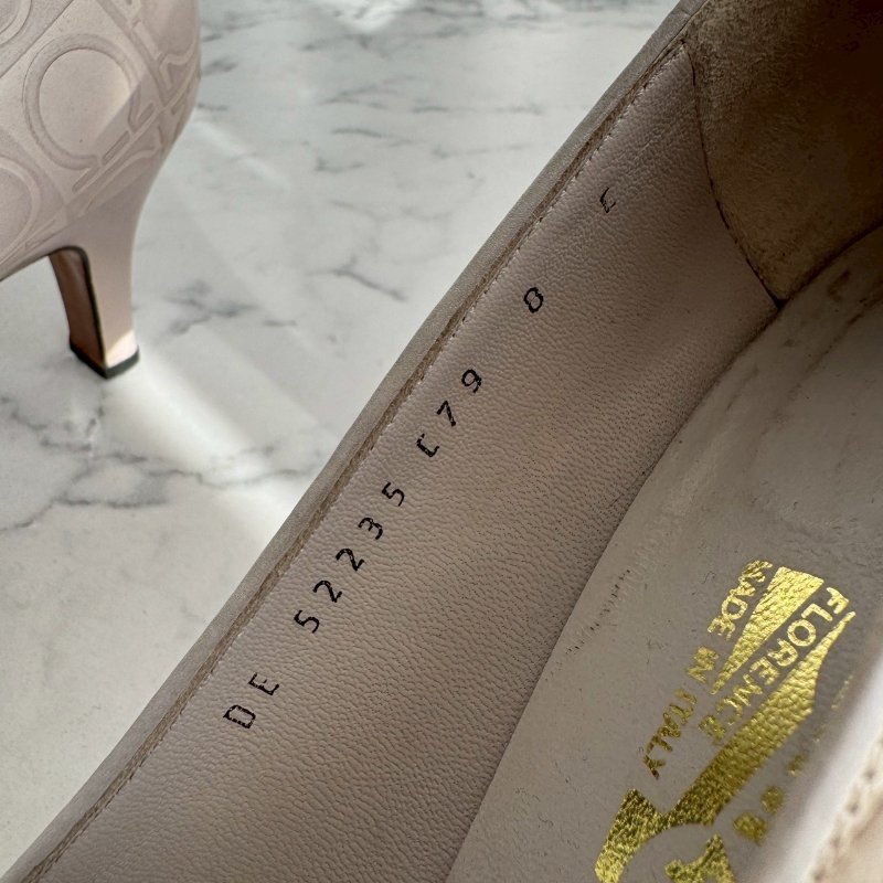 🎉優雅高級 Ferragamo 米白色LOGO高跟鞋-10