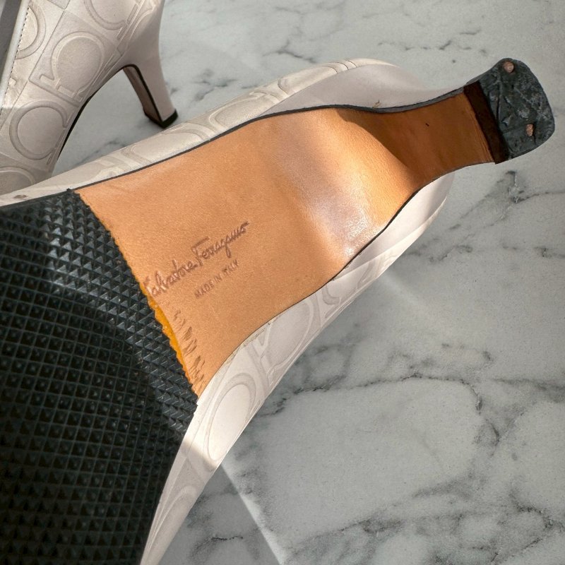 🎉優雅高級 Ferragamo 米白色LOGO高跟鞋-14