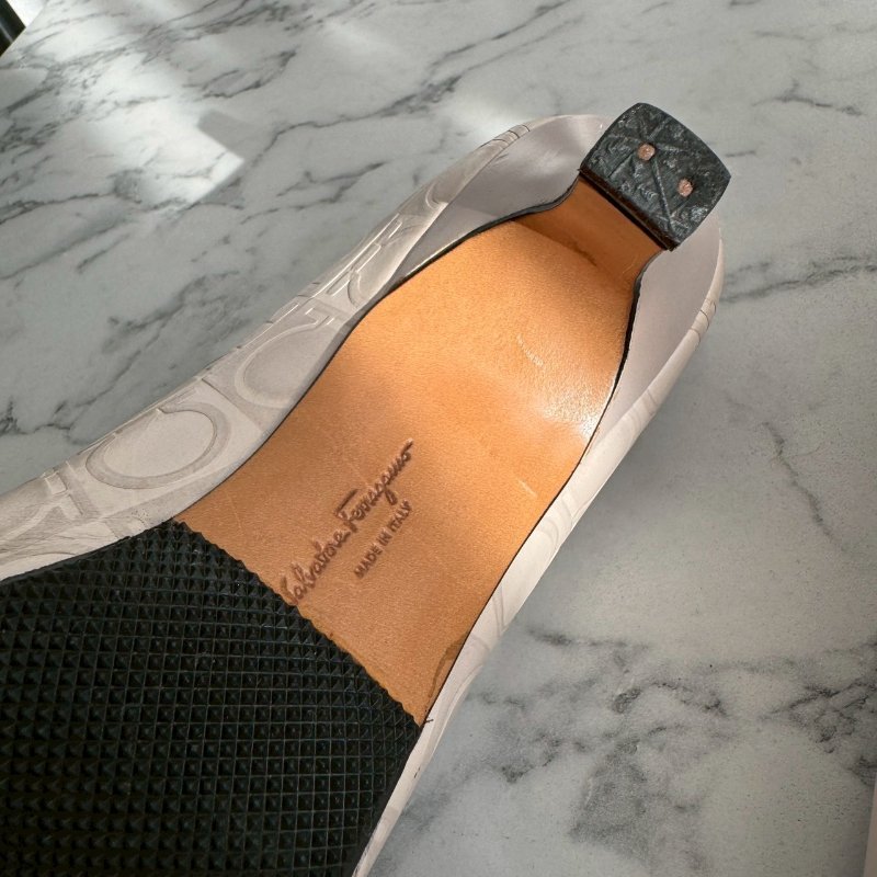 🎉優雅高級 Ferragamo 米白色LOGO高跟鞋-16