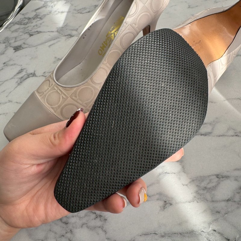 🎉優雅高級 Ferragamo 米白色LOGO高跟鞋-17