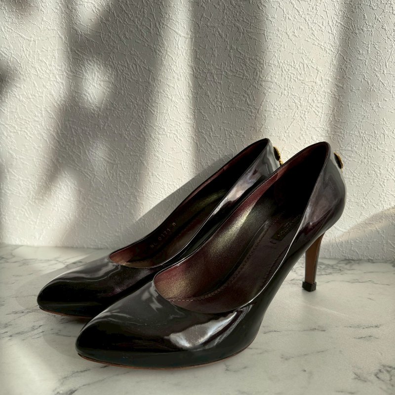 🎉可愛又性感 Louis vuttion 酒紅色金色鎖頭高跟鞋-0