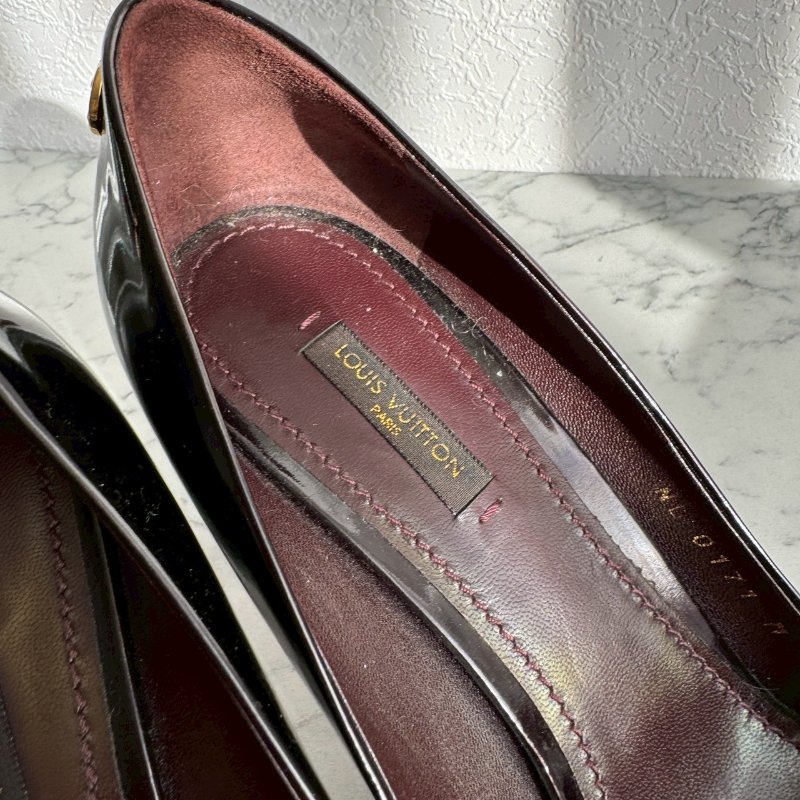 🎉可愛又性感 Louis vuttion 酒紅色金色鎖頭高跟鞋-3