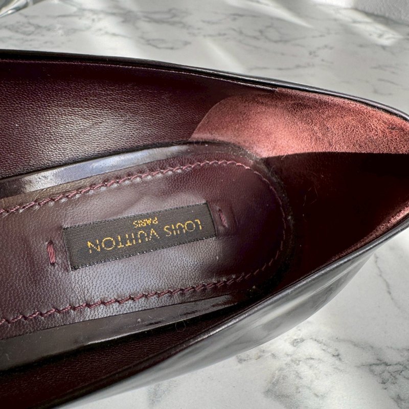 🎉可愛又性感 Louis vuttion 酒紅色金色鎖頭高跟鞋-11