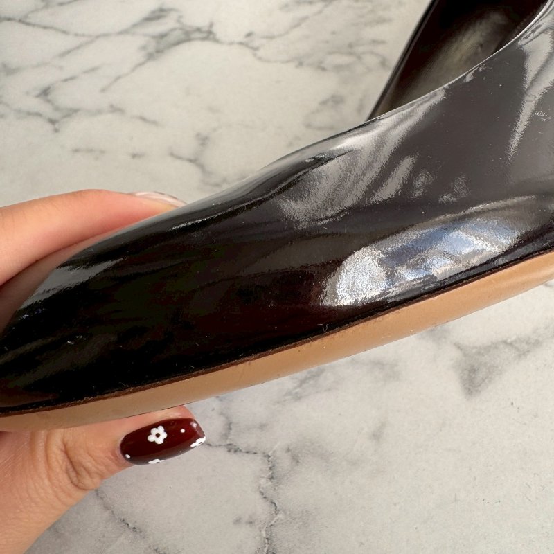 🎉可愛又性感 Louis vuttion 酒紅色金色鎖頭高跟鞋-17