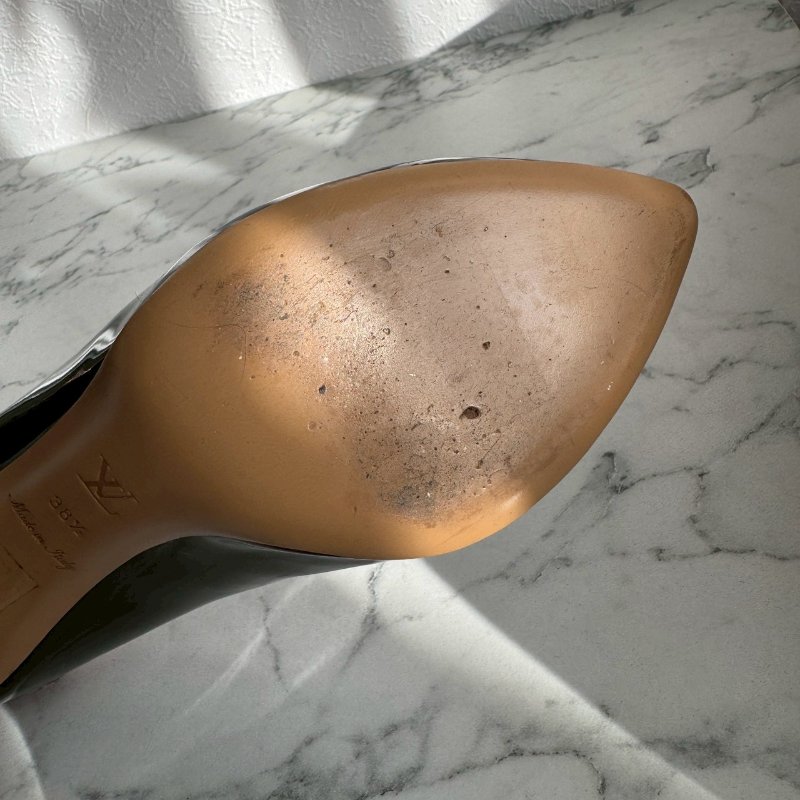 🎉可愛又性感 Louis vuttion 酒紅色金色鎖頭高跟鞋-21