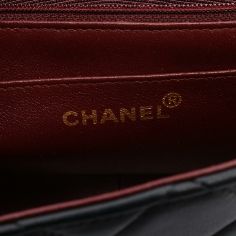 香奈兒 (CHANEL) 絎縫 Diana 翻蓋斜背鏈條包，羊皮材質，黑色，金色五金，二手-3