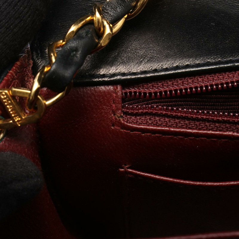 香奈兒 (CHANEL) 絎縫 Diana 翻蓋斜背鏈條包，羊皮材質，黑色，金色五金，二手-5