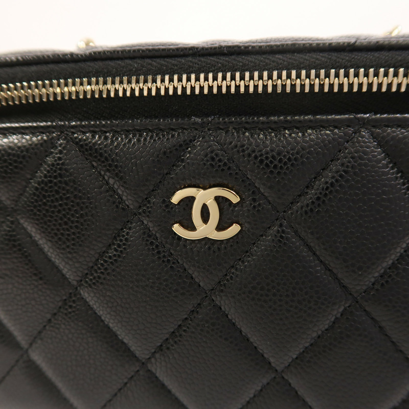 CHANEL 牛皮皮革Vanity Case金扣鏈帶肩背袋-9