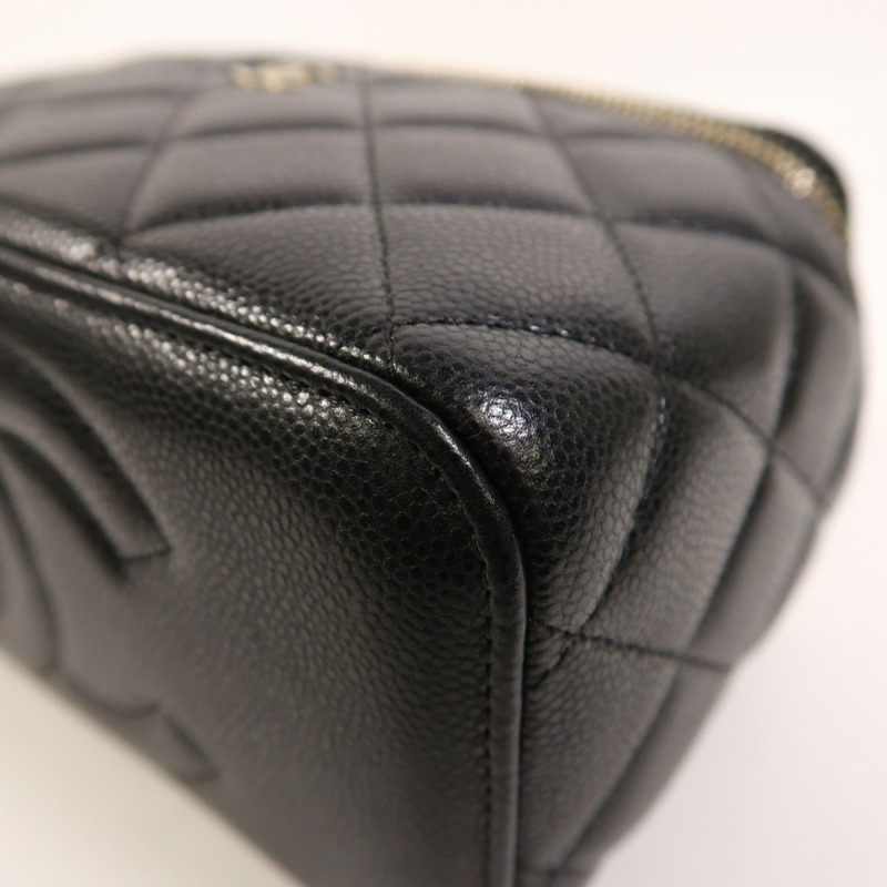 CHANEL 牛皮皮革Vanity Case金扣鏈帶肩背袋-10