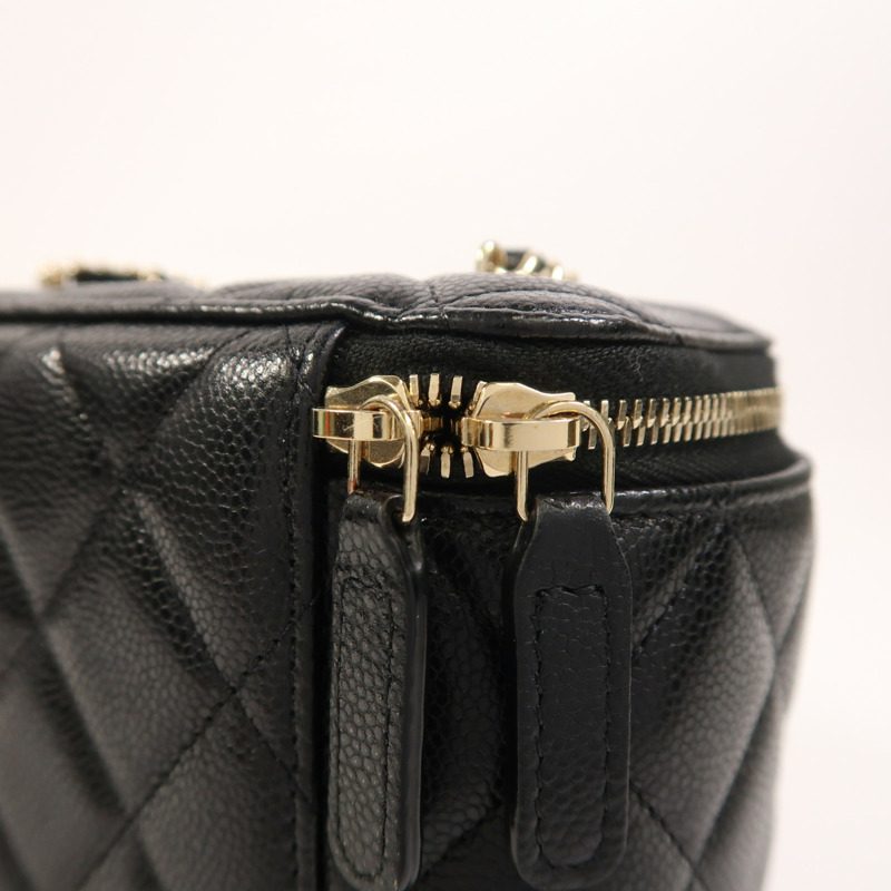 CHANEL 牛皮皮革Vanity Case金扣鏈帶肩背袋-14