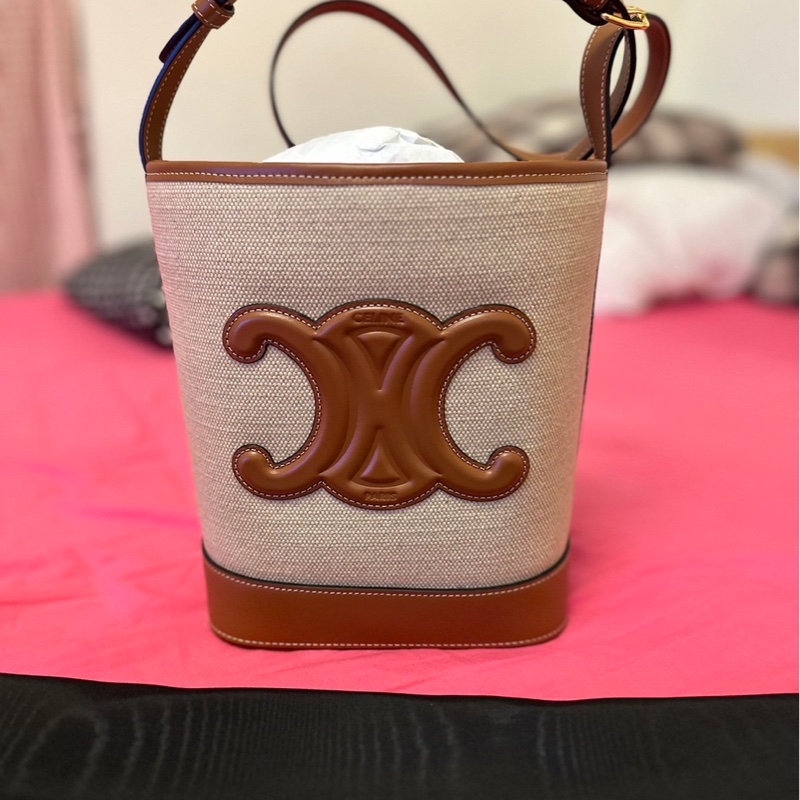 Small Bucket Cuir Triomphe 小款 布料 小牛皮飾邊 肩背包 水桶包-0