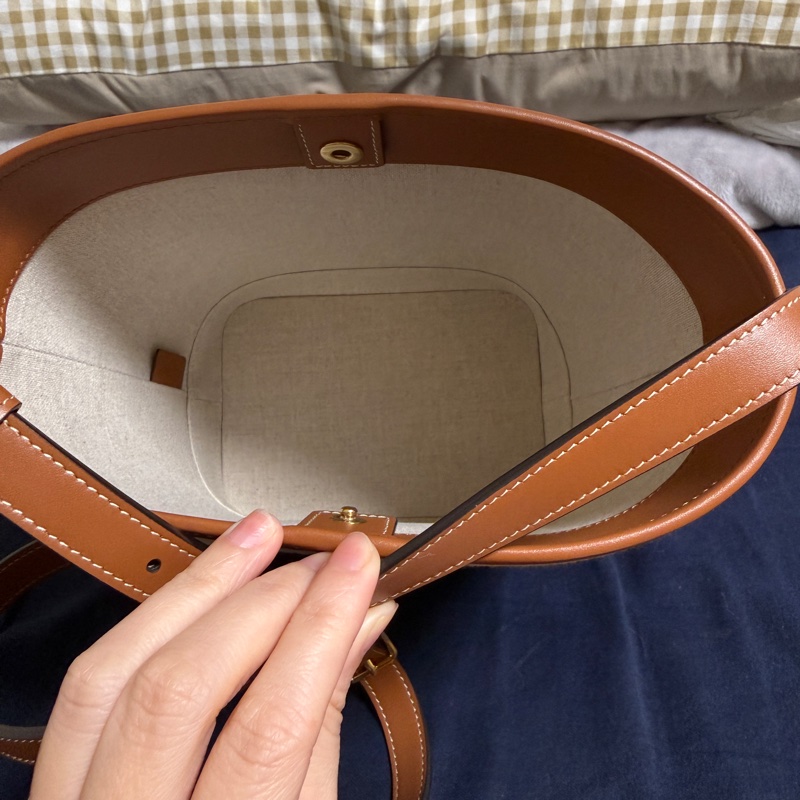 Small Bucket Cuir Triomphe 小款 布料 小牛皮飾邊 肩背包 水桶包-9