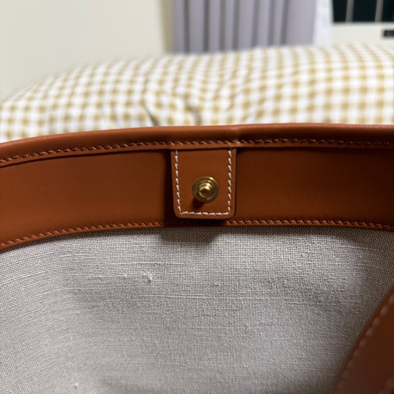 Small Bucket Cuir Triomphe 小款 布料 小牛皮飾邊 肩背包 水桶包-10