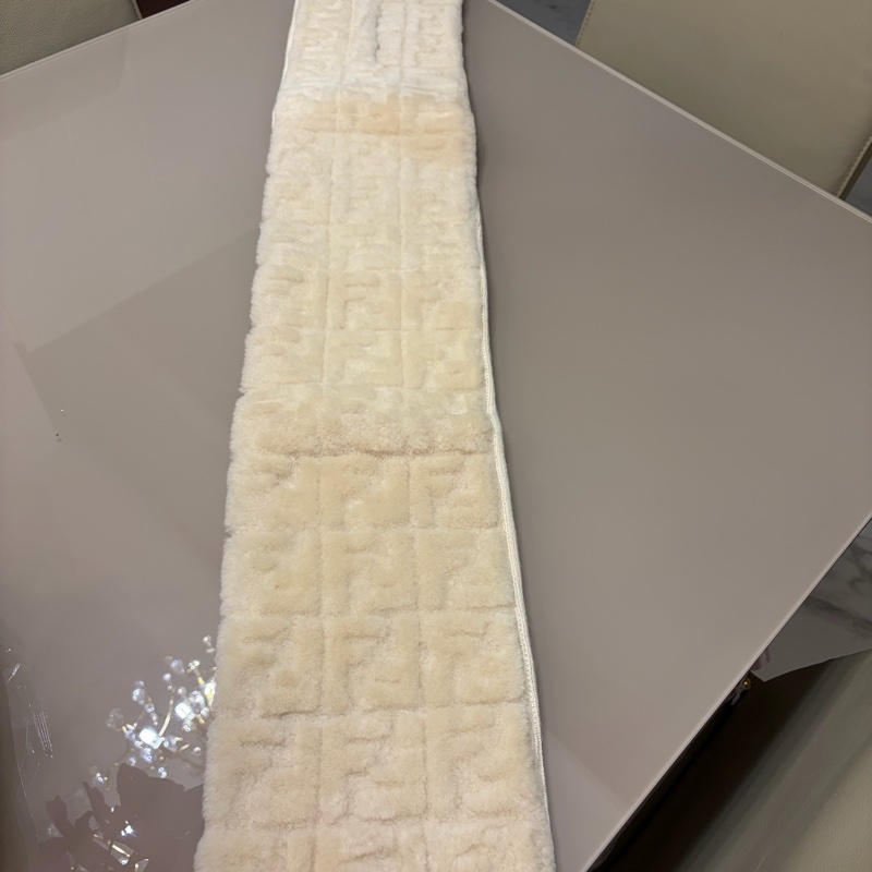 Fendi滿版Logo羊毛圍巾-0
