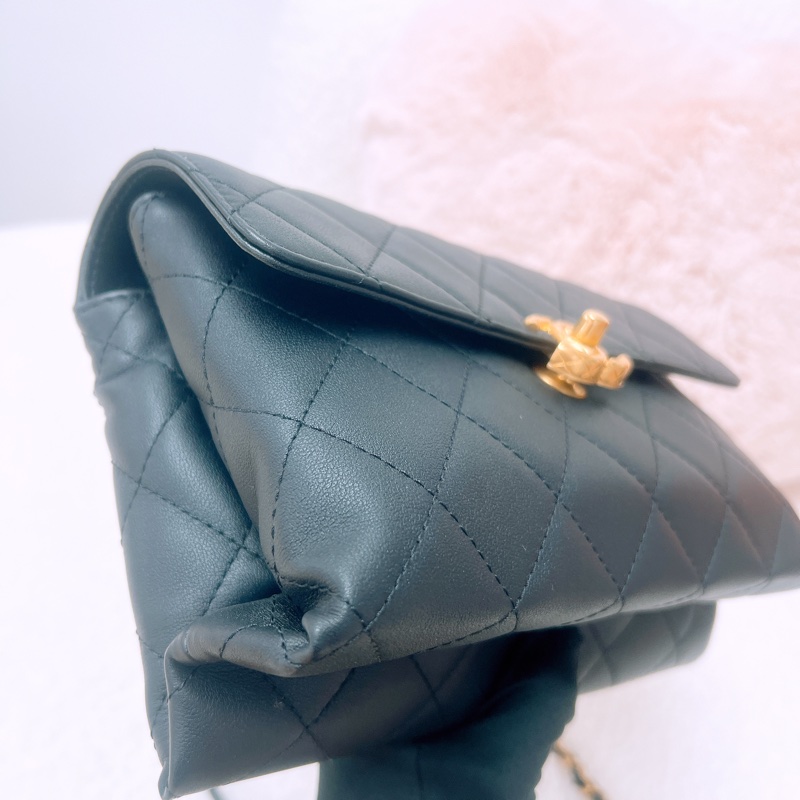 Chanel 黑金手柄翻蓋包-4