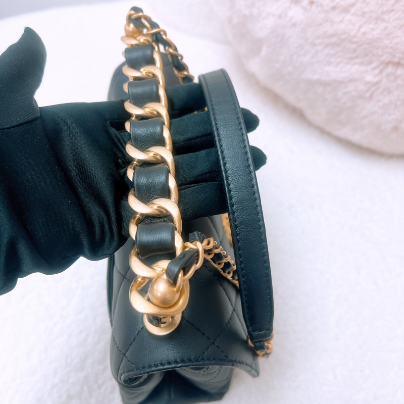 Chanel 黑金手柄翻蓋包-9